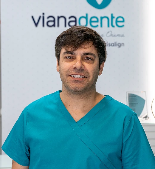 Dr. Tiago Correia